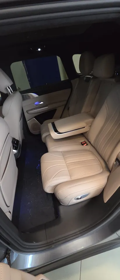 Sièges arrière spacieux du taxi XPENG G9